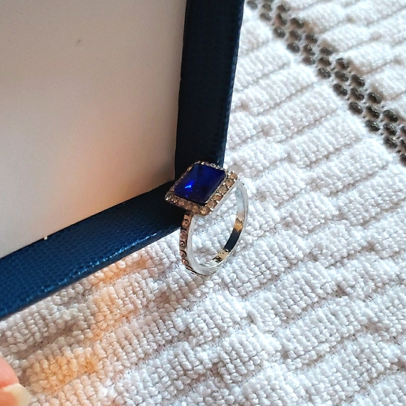 🎉💕HOST PICK!💕🎉 💎Costume jewlery square blue stone Ring - Size 7.5 - Picture 6 of 6